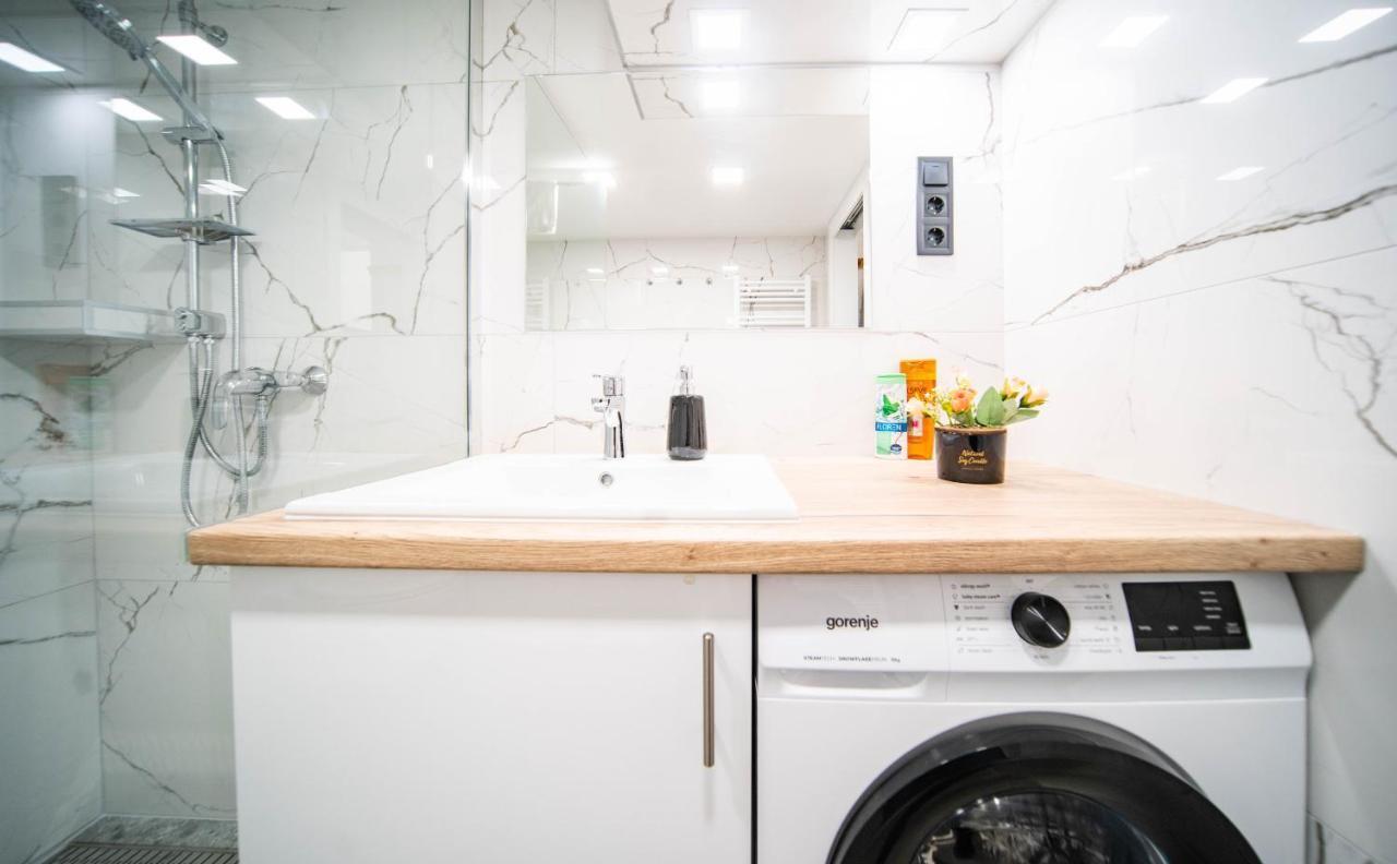 Free Parking Basilica Rob'S Home - Ac, Wi-Fi, Smart Tv Budapest Bagian luar foto