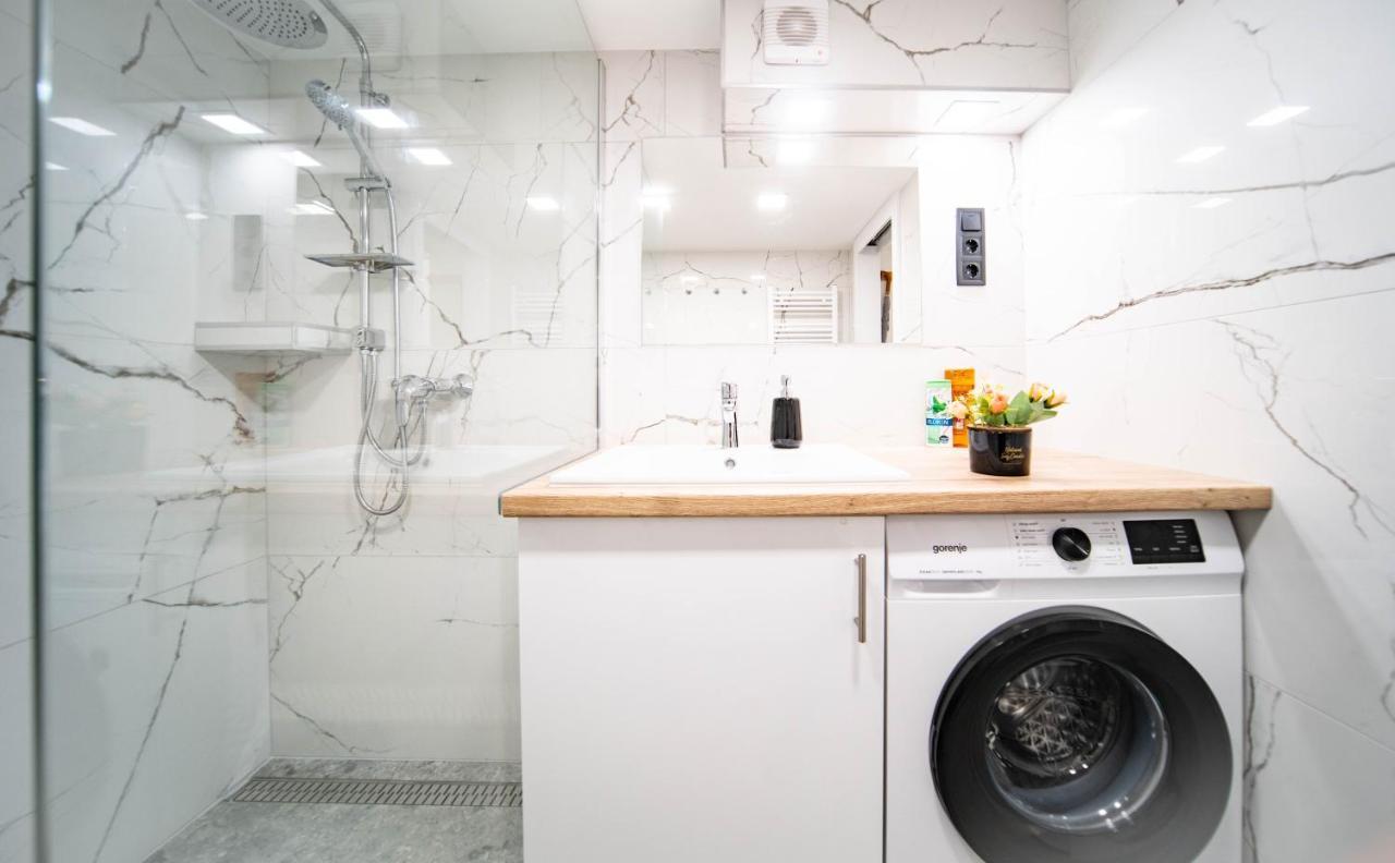 Free Parking Basilica Rob'S Home - Ac, Wi-Fi, Smart Tv Budapest Bagian luar foto